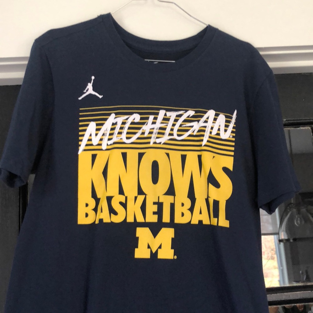 Michigan 🏀 Tee • NEW